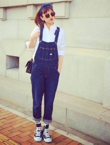 去旅行舒服又易襯!日本女生示範 4款有型又可愛的工人褲穿搭